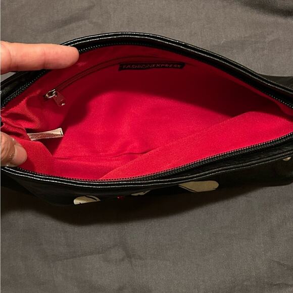 Fashion Express Studded Skull Pirate Wristlet Clutch with Silver Link Chain - Picture 7 of 8